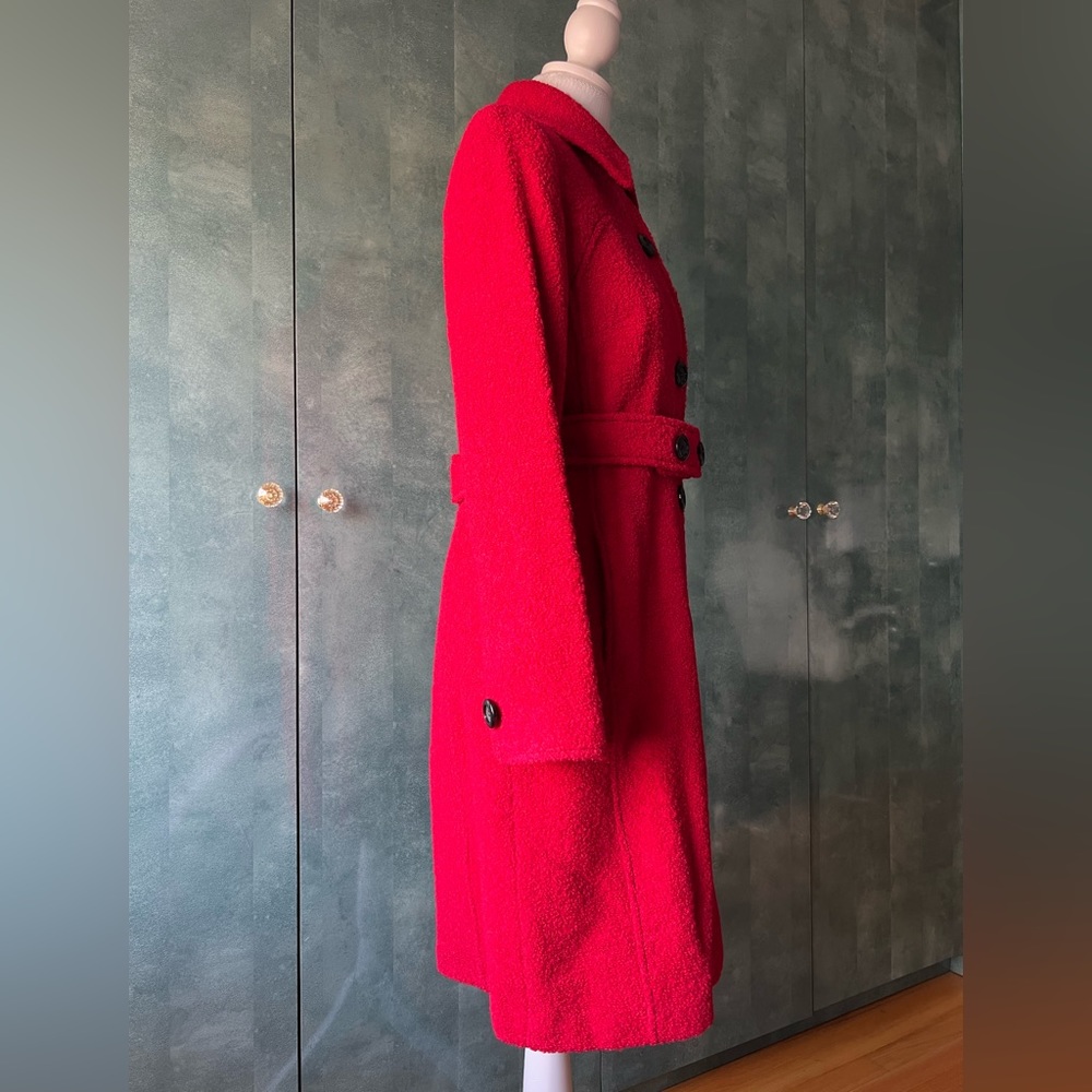 Red Coat - image 2